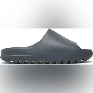 2023
Yeezy Slides 'Slate Grey'